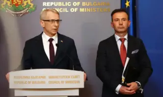 Директорът на агенция Митници Петя Банкова и Стефан Димитров остават