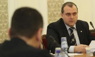 Искрен Веселинов: С атака срещу строителите Нинова си решава проблемите със Станишев