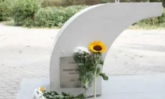 Тя се намира близо до лобното място на журналиста В