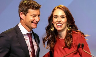 На този фон у нас правителство ходи на кинопремиера в