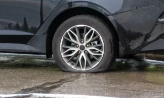 Автомобили с регистрационни номера, различни от софийските, са с нарязани гуми в столичния квартал Овча купел