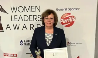 Кметът на Община Ловеч Корнелия Маринова получи златна статуетка като