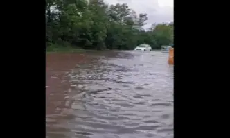 Социалната мрежа Фейсбук беше залята от видеа от различни точки