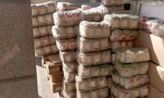 Близо 1 тон пакетирани хранителни продукти бяха дарени от Община