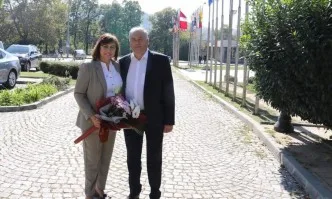 Нинова бе в Сливен, за да подкрепи кандидата Кольо Милев - докарал Общината до финансов колапс