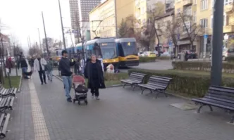 Възрастен човек е бил блъснат от трамвай в София съобщават