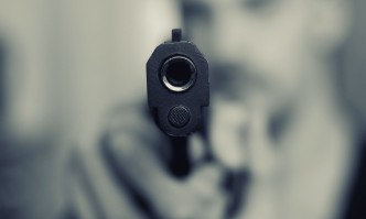 Застреляха млад мъж с боен пистолет в Сливен