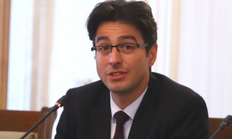 Министерство на културата изцяло застава зад Младежкия театър посочи министърът