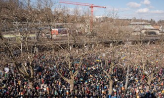 Присъстващите настояват за край на инвазията на руската армия Те изказват