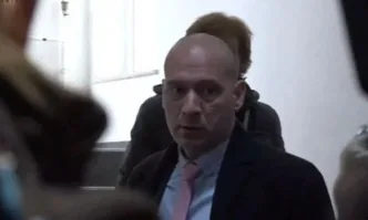 Месец след като бе назначен за член на Съвета на директорите