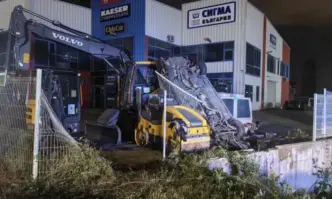 Шофьор е тежко ранен при кошмарна катастрофа станали призори на