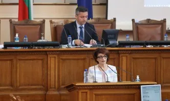 Десислава Атанасова призова Радев да не опитва да извива ръцете на партиите за актуализацията на бюджета