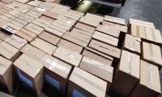 Близо 245 000 къса контрабандни цигари откриха митническите служители при