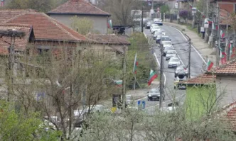 Изключително интензивен и почти блокиран е трафикът по Е 79 и