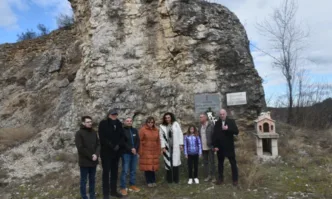 Община Ловеч поднесе венци в памет на загиналите в бившия концлагер Слънчев бряг