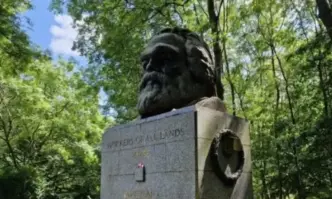 Искате да бъдете погребан до Карл Маркс? Гробището Хайгейт ще ви осигури място срещу £ 25 000