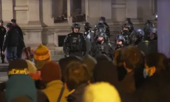 Френски спецчасти предприеха операция по извеждане на стотици млади мигранти