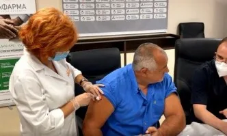 Д-р Митев: Борисов се ваксинира на живо, феновете на конспирациите да видят, че политиците не се страхуват