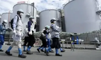 Четирима работници в авариралата ядрена централа Фукушима са били напръскани