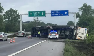 ТИР се е обърнал на 70 ия км на АМ Тракия