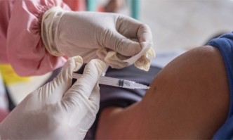 Русия добави ковид ваксината в националния ваксинационен календар става ясно