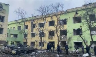 Детска болница в Мариупол е била разрушена от руска бомбардировка (ВИДЕО)