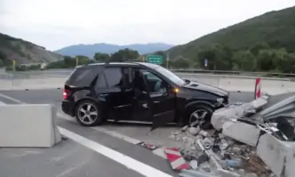 Лек автомобил Мерцедес самокатастрофира в края на новоткритата отсечка на