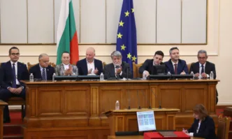 С абсолютно мнозинство от 234 гласа депутатите избраха заместниците на