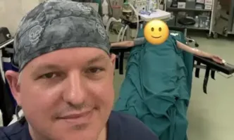 ГАВРА! Докторът от ППДБ Антон Тонев разпъна на кръст пациентка, качи я във фейсбук (СНИМКИ 18+)