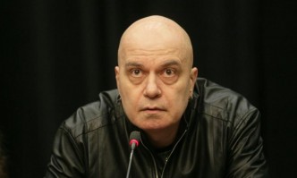 Опозицията в РСМ искат нота срещу Слави Трифонов