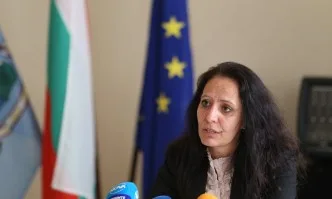 Проверки по случая с кметицата на Красно село, Демократична България свали доверието си от нея