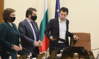 Премиерът Кирил Петков отново прояви ораторските си способности преди началото