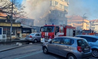 Непочистен комин е вероятната причина за пламналата къща в Бургас