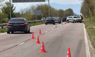 Пътен инцидент с мотоциклетист и лек автомобил е станал на Подбалканския път