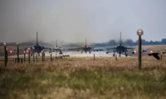 Над 10 хиляди души живеещи близо до военна база в