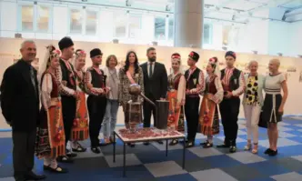 Изложба в ЕП представя българските традиции в производството на розово масло