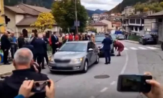 Радев си купи Октавия и отиде с нея да посреща унгарския президент