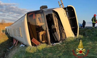 Един загинал при катастрофа на автобус с бежанци от Украйна в Италия (СНИМКИ+ВИДЕО)