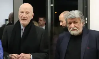 Вежди Рашидов подари на Симеон Сакскобургготски историческа фотография на първото