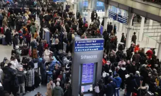 Международният железопътен оператор Евростар Eurostar отмени всички съботни влакове до