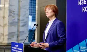 Гласуването в страната и извън страната преминава спокойно независимо от