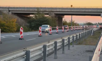 Движението при 347 ия километър в посока София на автомагистрала Тракия ще