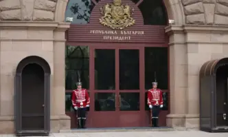 Конституционната процедура приключи президентът Румен Радев връчи третия мандат на