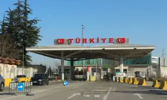Група от 25 нелегални мигранти са били заловени от турските