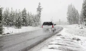 Внимание, шофьори: Застудяване, снеговалеж, заледяване и навявания