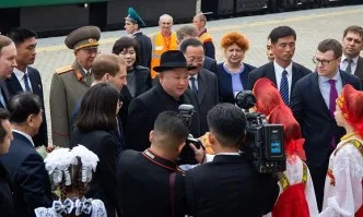 С хляб и сол посрещнаха Ким Чен-ун в Русия