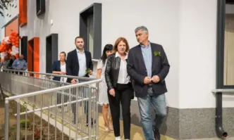 Кметът на район Връбница Младенов Младенов и градоначалникът на София