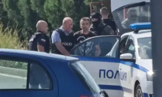 Полицията изкара от пристройка в Стара Загора мъжа който се