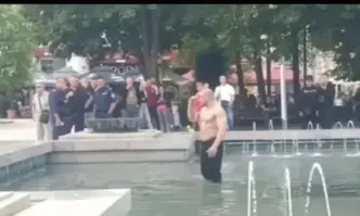 Мъж влезе в шадравана в центъра на Русе като преди