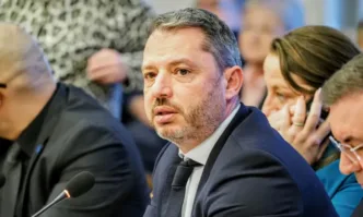 От Фейсбук профила на депутата от ГЕРБ СДС Делян Добрев Честито българи Кредитните